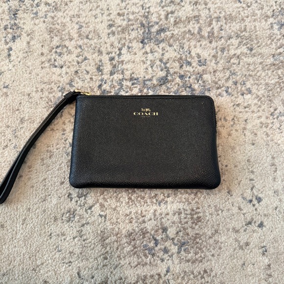 Coach Handbags - COACH Corner Zip Wristlet Black Crossgrain Leather Gold Hardware F58032